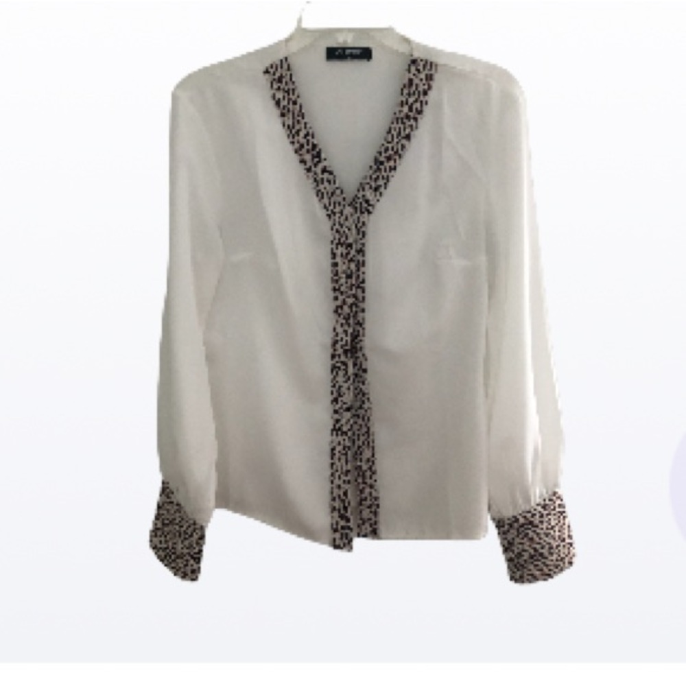 LEOPARD CHICME V Neck Button up Blouse with leopard accents